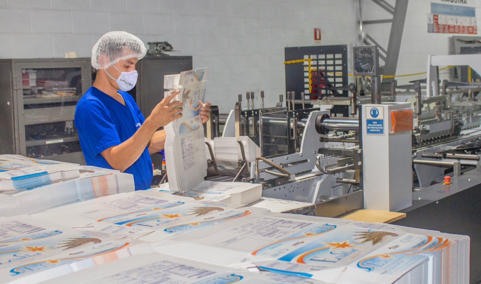 ¿Cómo nuestro pegado de cajas resguarda tus productos más delicados?